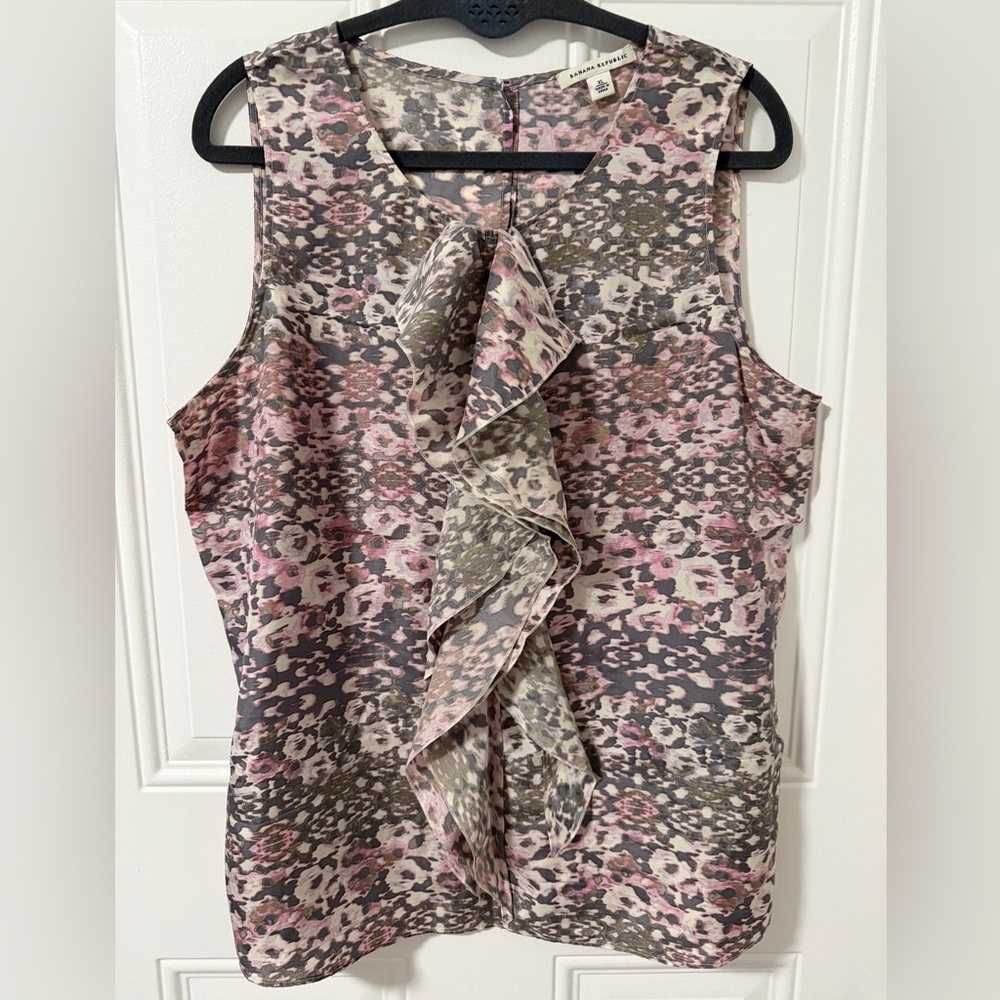 Banana Republic 100% Silk Ruffle Front Sleeveless Blouse Abstract Print XL